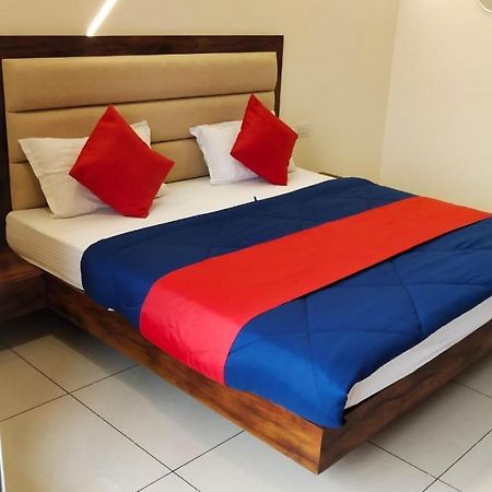 Hotel Kailash Virpur Luaran gambar