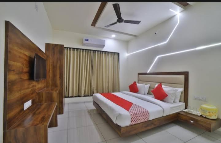 Hotel Kailash Virpur Luaran gambar